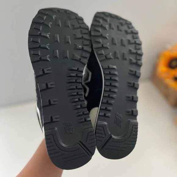 🌟New Balance Classics Unisex 574-Black Blue-Women’s 8.5 - Picture 11 of 11